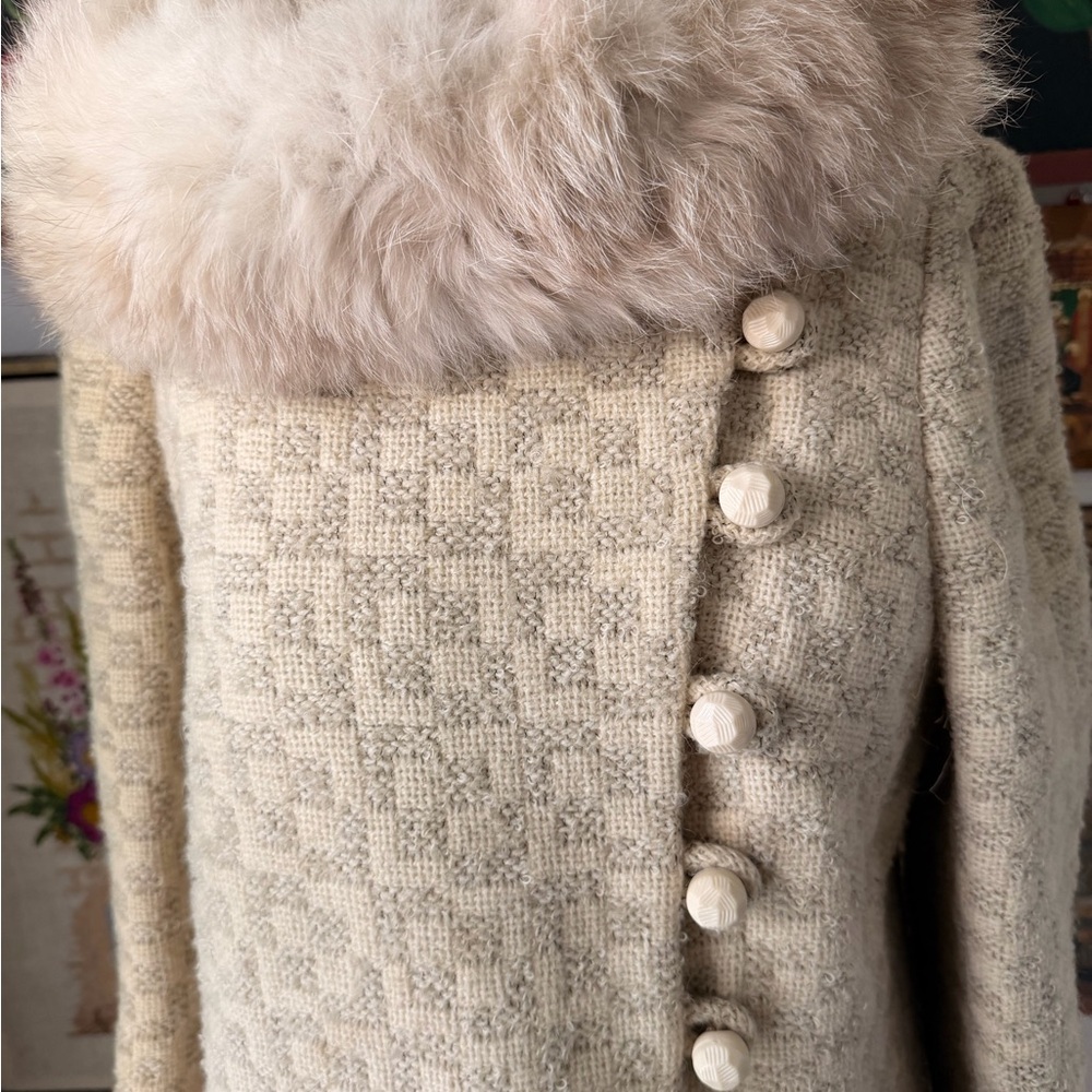 Vintage 1960s MOD Cream Fur-Trimmed Women's Coat - Picture 2 of 8